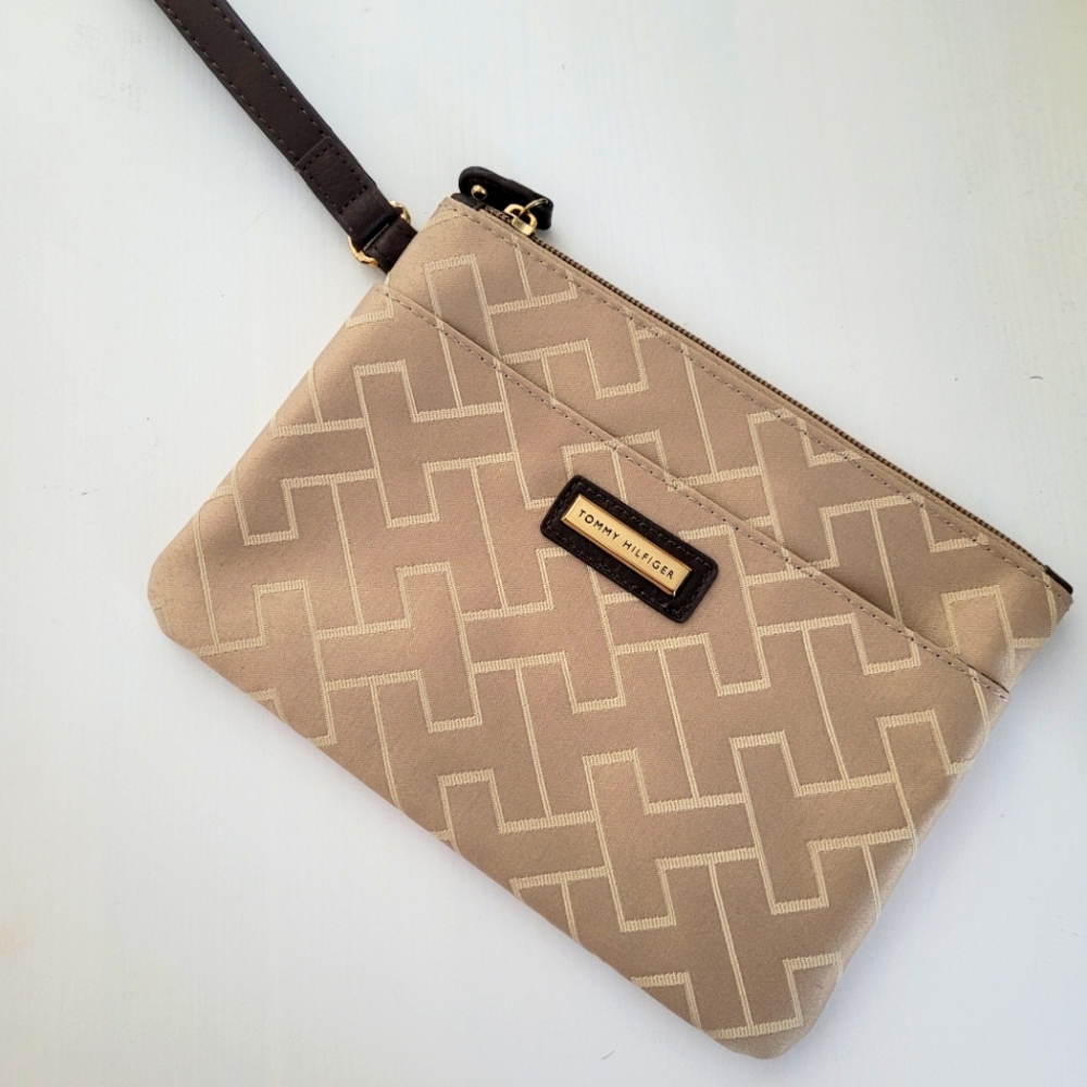 🎀Tommy Hilfiger Fabric Wristlet